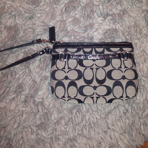 Brand new 100% authentic coach wristlet XL