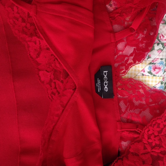 Red bebe lace bodycon dress - Picture 2 of 4