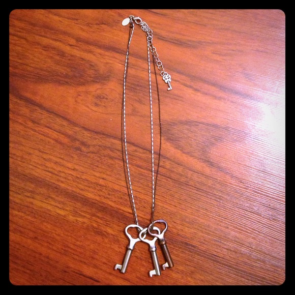 🚫SOLD🚫 Silver and brass key necklace