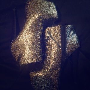 BLACK GOLD AND SLIVER GLITTER BOOTIES