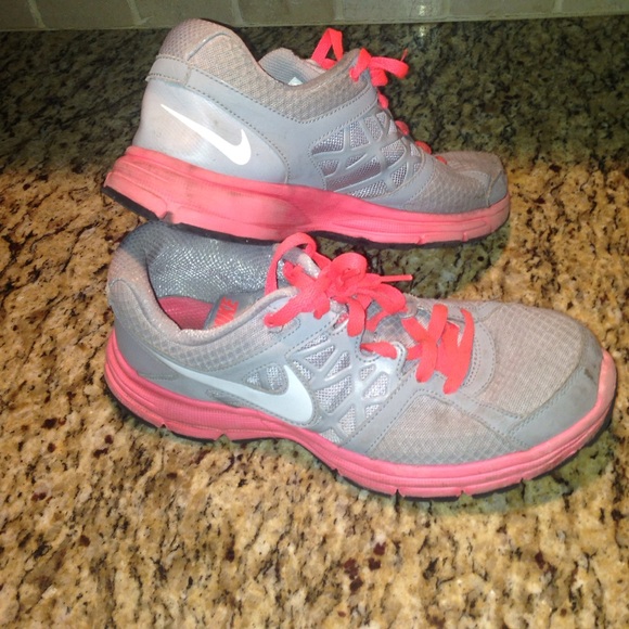Hot pink and grey Nike sneakers!!💞💞