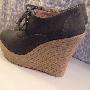 Olive colored wedges