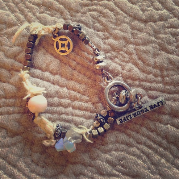 Live your life bracelet ✨