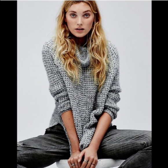 Free People Sweaters - ❗️Last one❗️Free People turtleneck pull