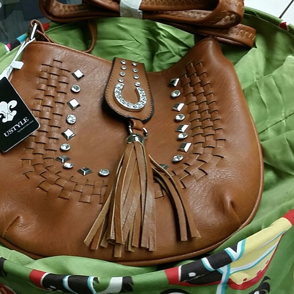 Fringe! SALE.Great bag!  Very on trend! Nwt
