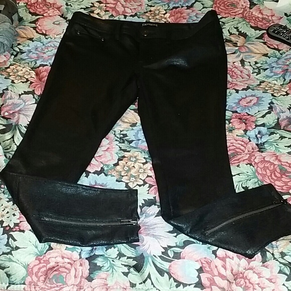 Super Chic Python Faux Leather Leggings