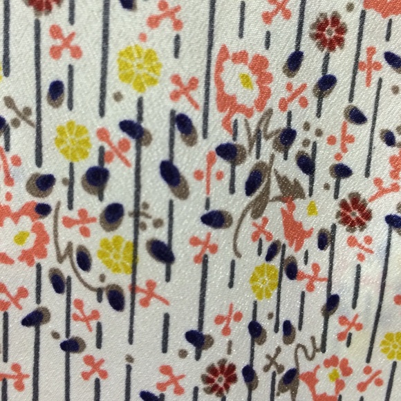 Patterned Blouse - Picture 2 of 3