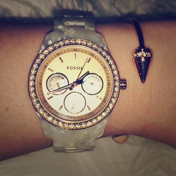 FOSSIL WATCH! Fabulous rose-gold watch.