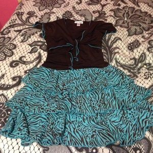 Cheta print dress with ruffles and a tie