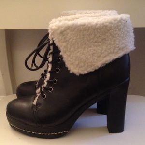 Booties with faux fur