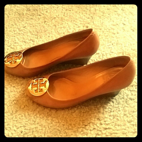 Tory burch sally 7.5 wedge tan