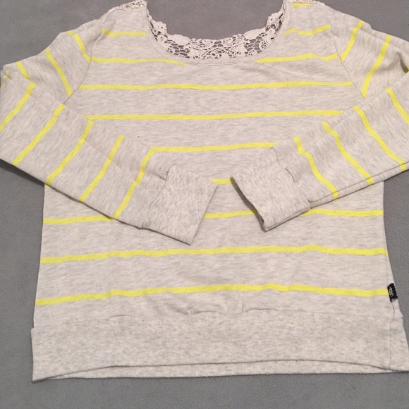 AMAZING TOP WITH AMAZING BACK