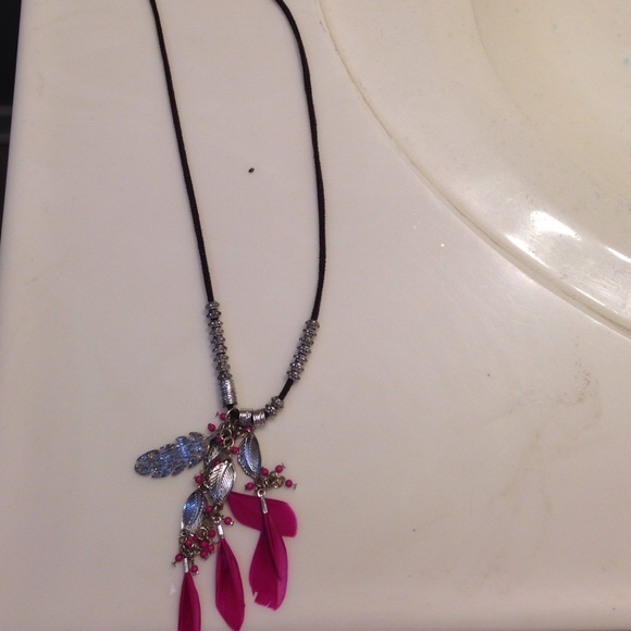Long pink feather necklace!!!
