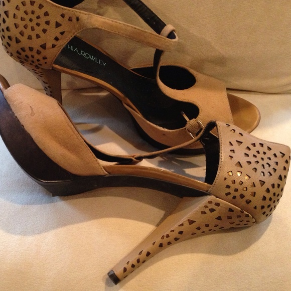 83 off Cynthia Rowley Shoes 🎉FLASH SALE🎉Strappy Sandals 83 off Cynthia Rowley Shoes 🎉FLASH SALE🎉Strappy Sandals