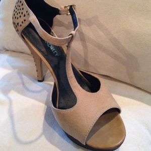 🎉FLASH SALE🎉Strappy Sandals Cynthia Rowley