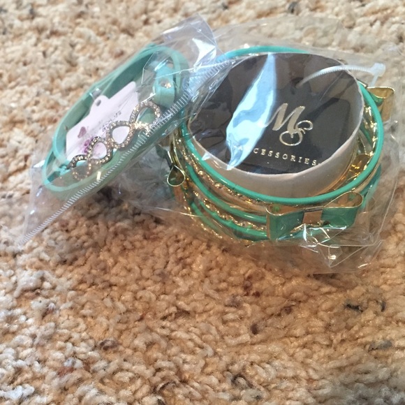 Jewelry - Brand new set of fashion bracelets