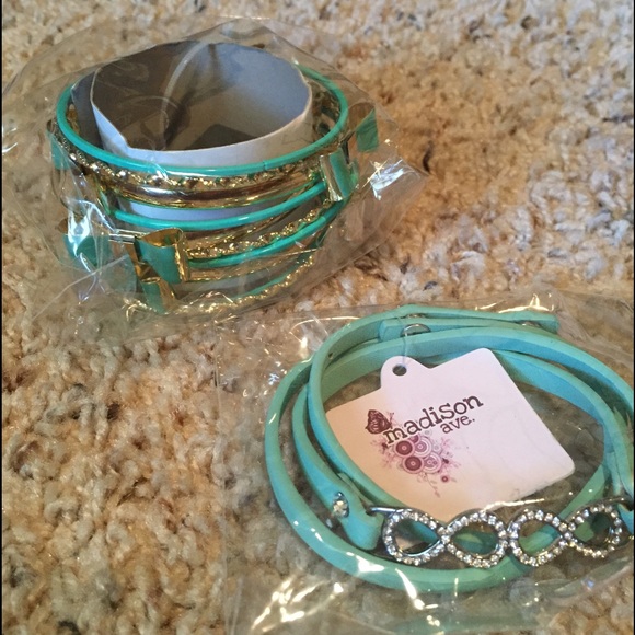 Brand new set of fashion bracelets - Picture 4 of 4