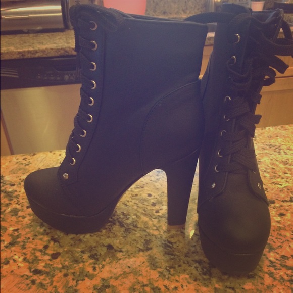 Black heel booties size 7.5/8 (38)
