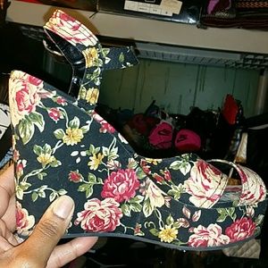 Floral sandal...never worn