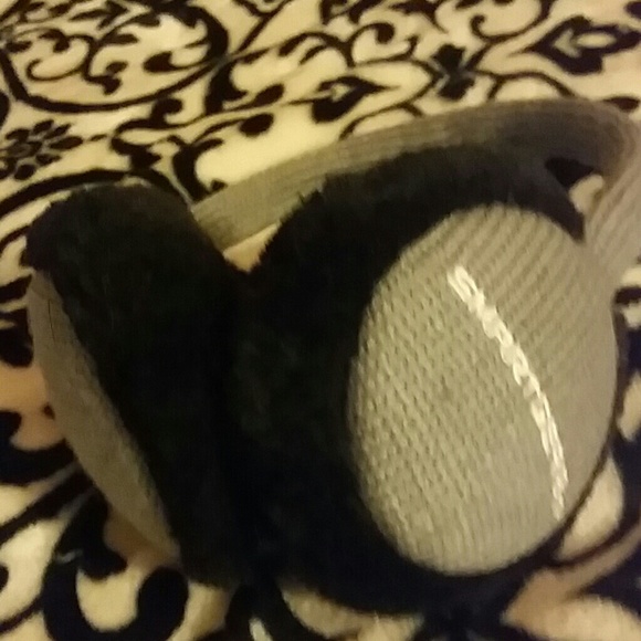 Ear muff head phones/with extending aux cord