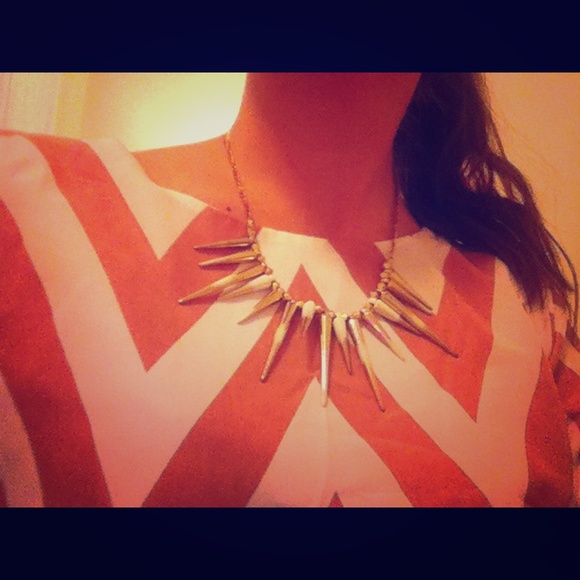Stylish Topshop gold and white spike necklace