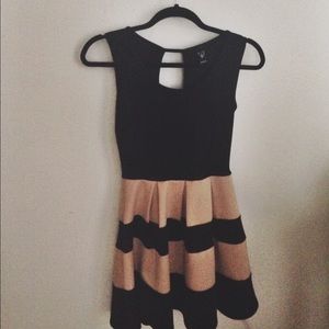 Windsor pleated Black & Gold formal dress