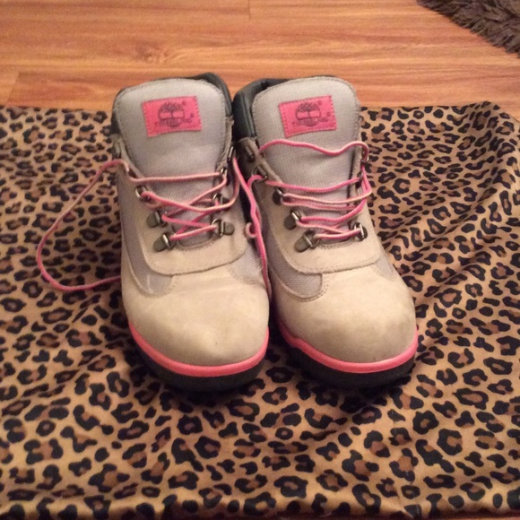 Pink and grey timberland - Picture 1 of 4