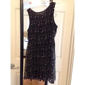 🌺Consignment🌺 NWOT flowy black floral dress