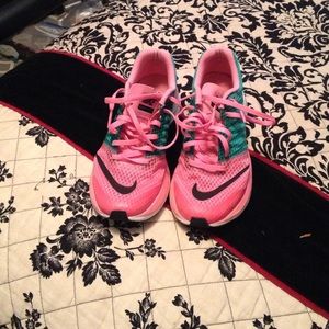 Womens Nike tennis shoes