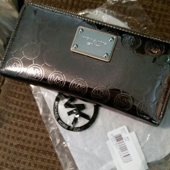 Authentic MK continental jet set wallet