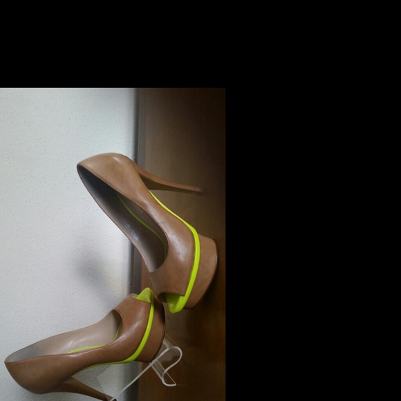 Caramel/Highlighter peep-toe Pump One of a kind!!