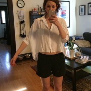 Cropped-length white short-sleeve button up