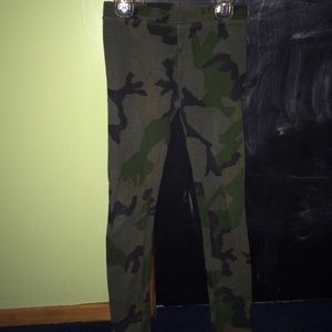 Brandy Melville Camo leggings