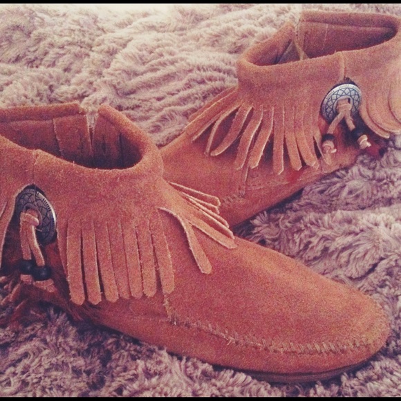 Minnetonka fringe moccasin boots