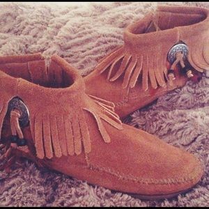 Minnetonka fringe moccasin boots