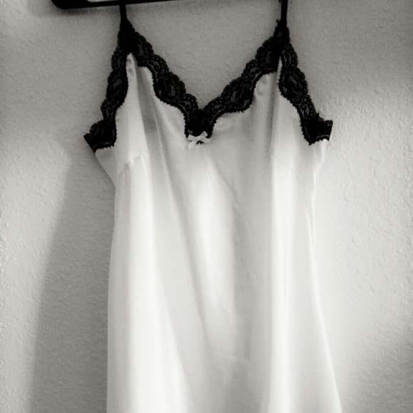 Victoria's secret lace trimp slip size L