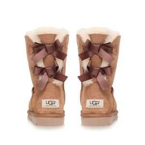 ISO ???? BROWN UGG BAILEY BOW ????