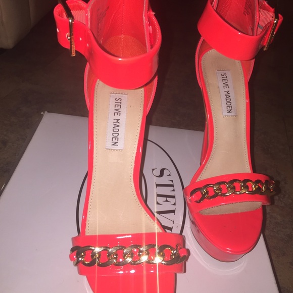 👠 Orange Neon Pumps 😱 - Picture 2 of 4