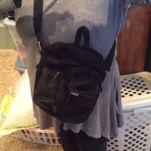 🌑Black cross body purse by Everest🌑