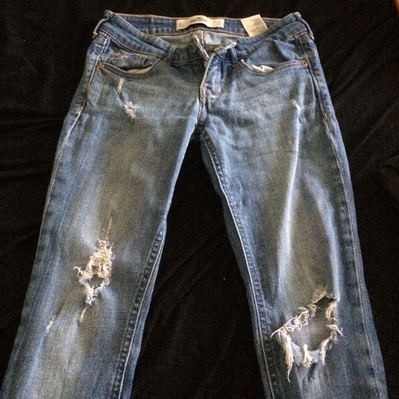 Distressed hollister jeans - Picture 1 of 2
