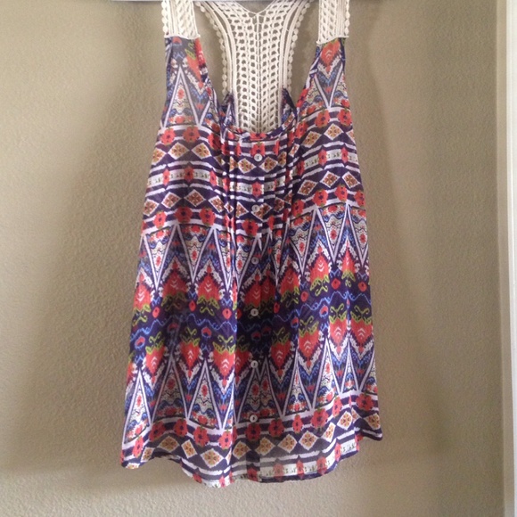 Tank top with cute detail