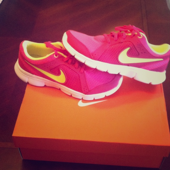Nike Shoes - Nike hot pink shoes size 7 to 7.5 NWB