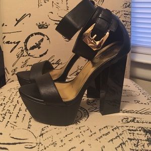 Bundle (platform sandals and skirt)