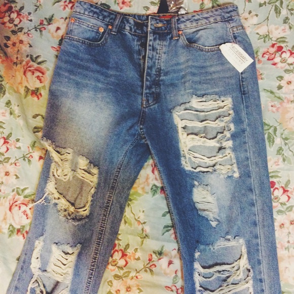 💎SOLD💎 High Waisted Distressed Boyfriend Jeans - Picture 3 of 4