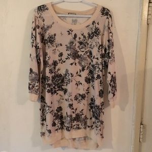 Light salmon floral 3/4 sleeve.