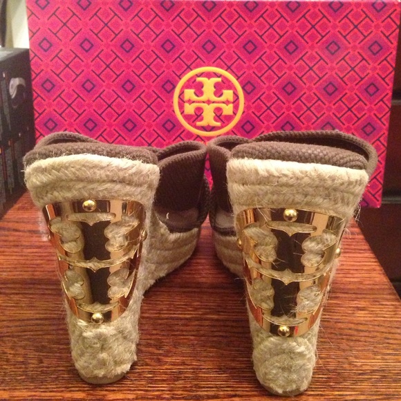 Tory Burch Shoes - 💥SALE💥ADORABLE TORY BURCH WEDGES- PRICE FIRM!!