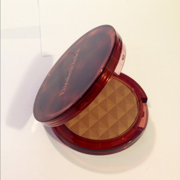 Elizabeth Arden Other - Elizabeth Arden Bronzer