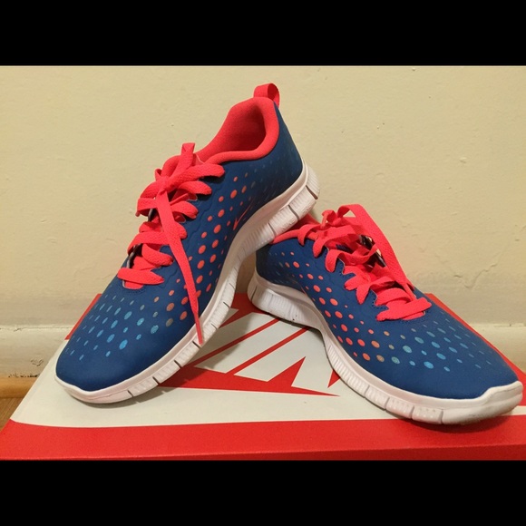 [SOLD] NIKE running shoes, neon pink with blue