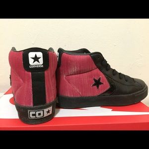 👟Converse high top sneakers👟