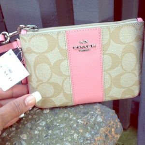 🎉HOST PICK🎉3/13 Coach wristlet..👌👌👌
